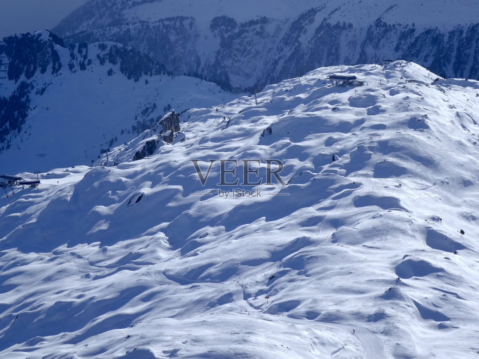 美丽的冬季风景在山上照片摄影图片