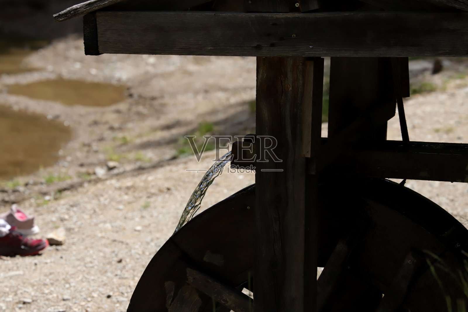 在路易斯湖的水车，在安拉斯，奥斯特罗尔，蒂罗尔，奥地利照片摄影图片