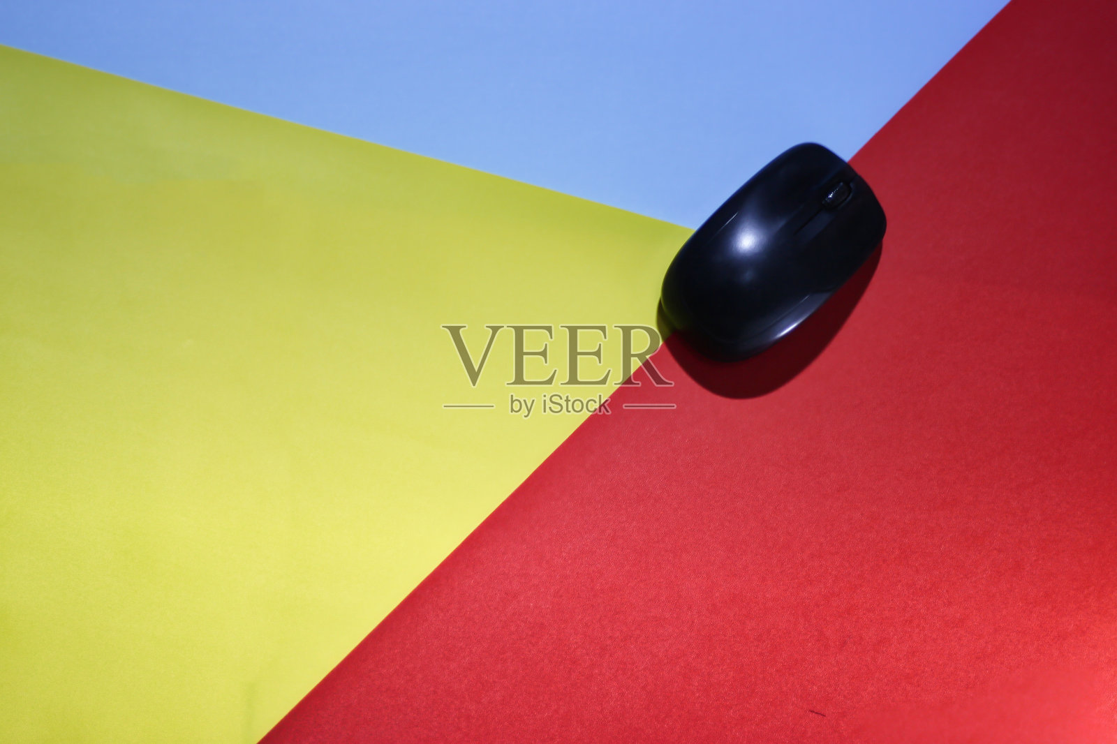 在大流行期间，在网上工作照片摄影图片