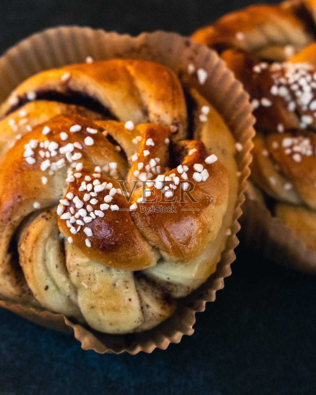 温暖的肉桂面包照片摄影图片