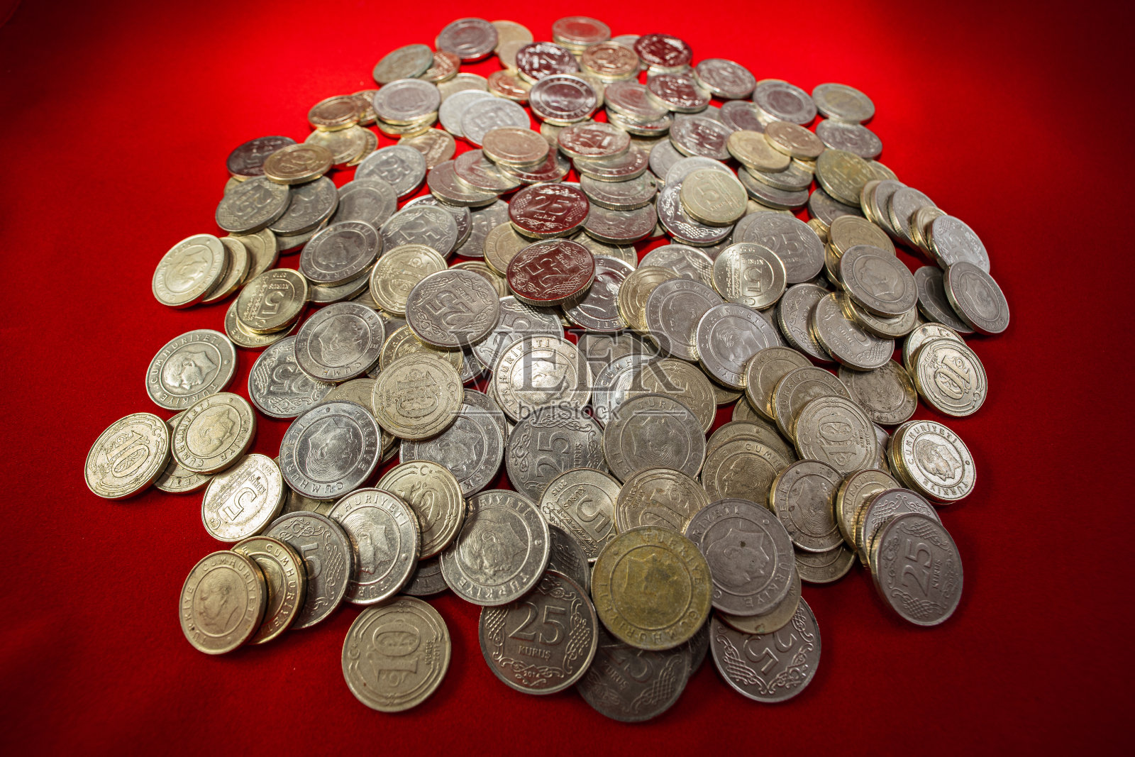 土耳其里拉硬币收集集孤立的红色背景照片摄影图片