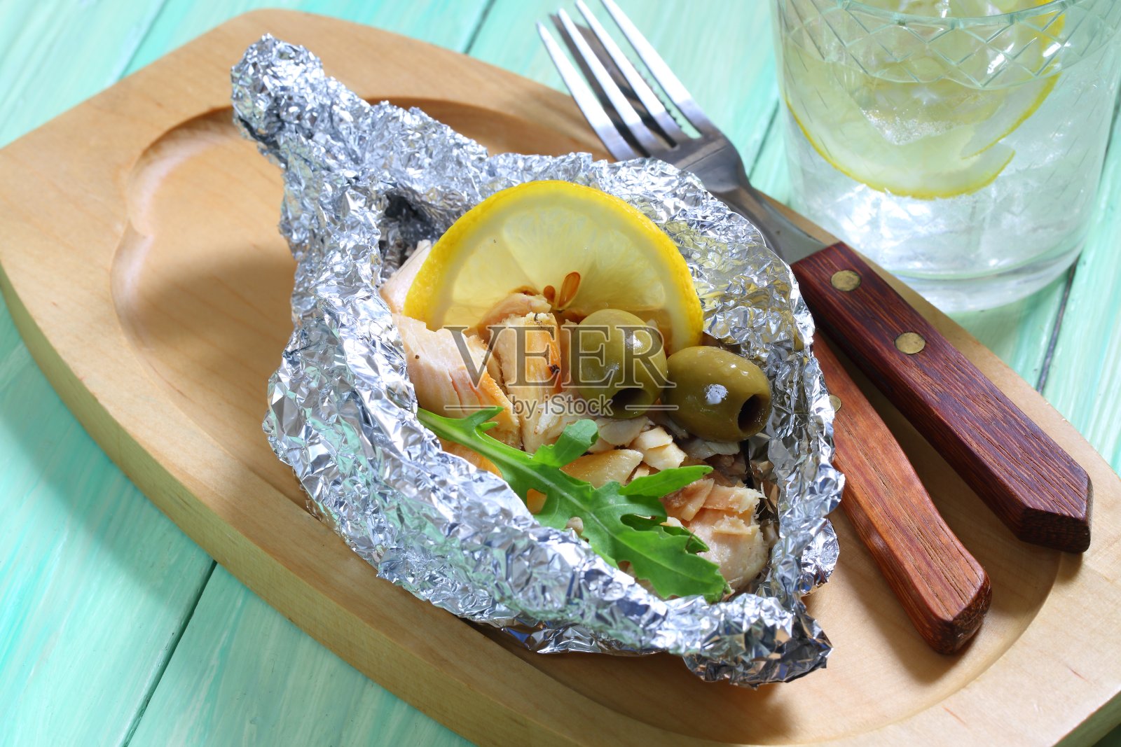 鳟鱼和柠檬照片摄影图片