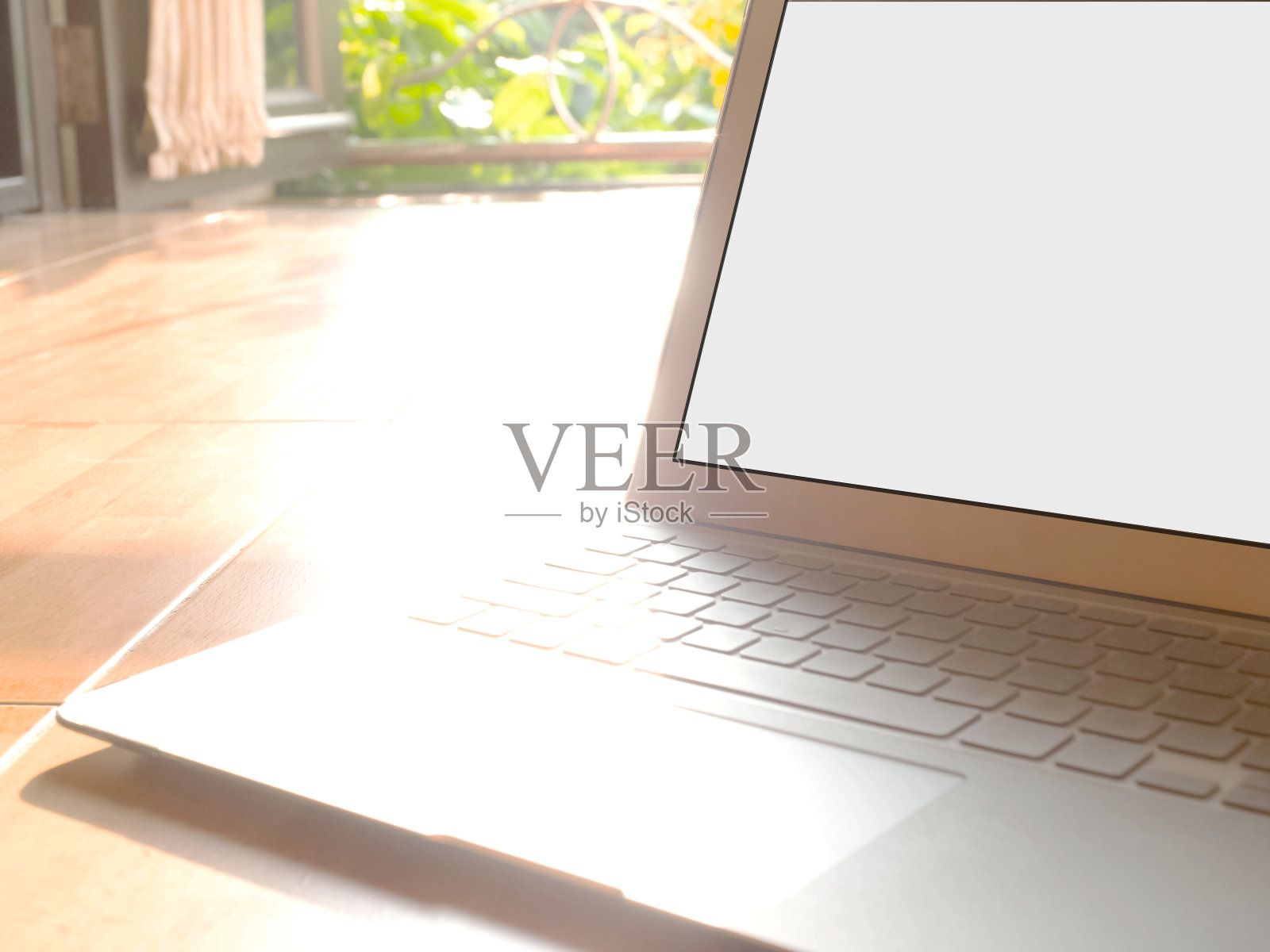 桌子，木头，树，电脑，笔记本，平板，台式机，电脑，键盘，显示器，技术，数字，在线，网络，模型，空白，空白，拷贝空间，触屏，白色，孤立的背景，工作，职业，创业理念照片摄影图片