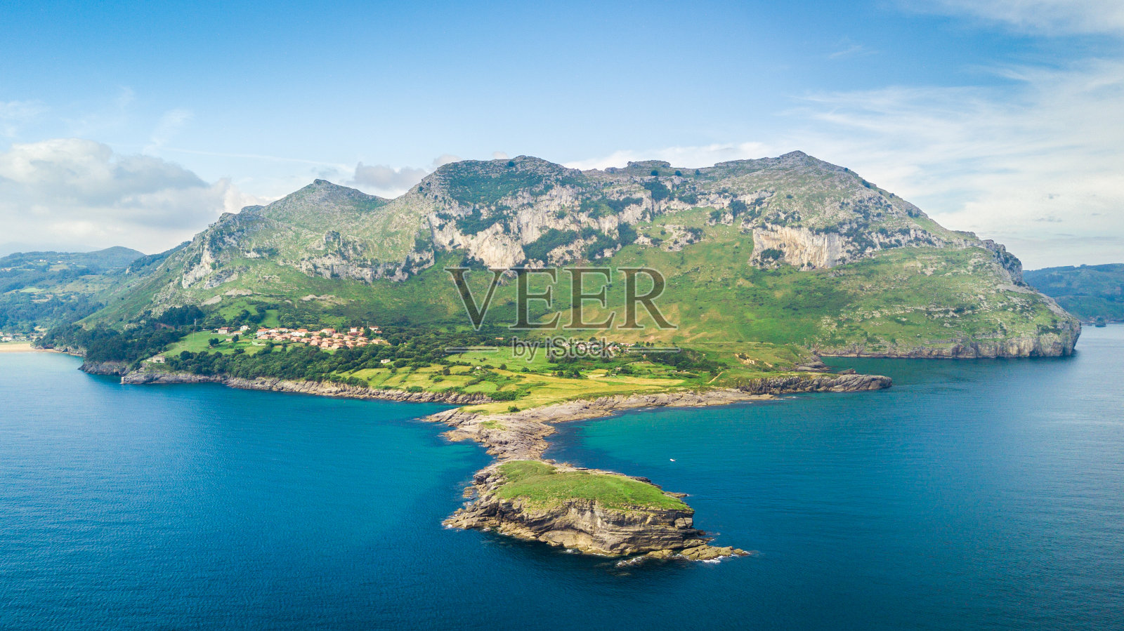 西班牙坎塔布里亚的坎塔布里亚海照片摄影图片