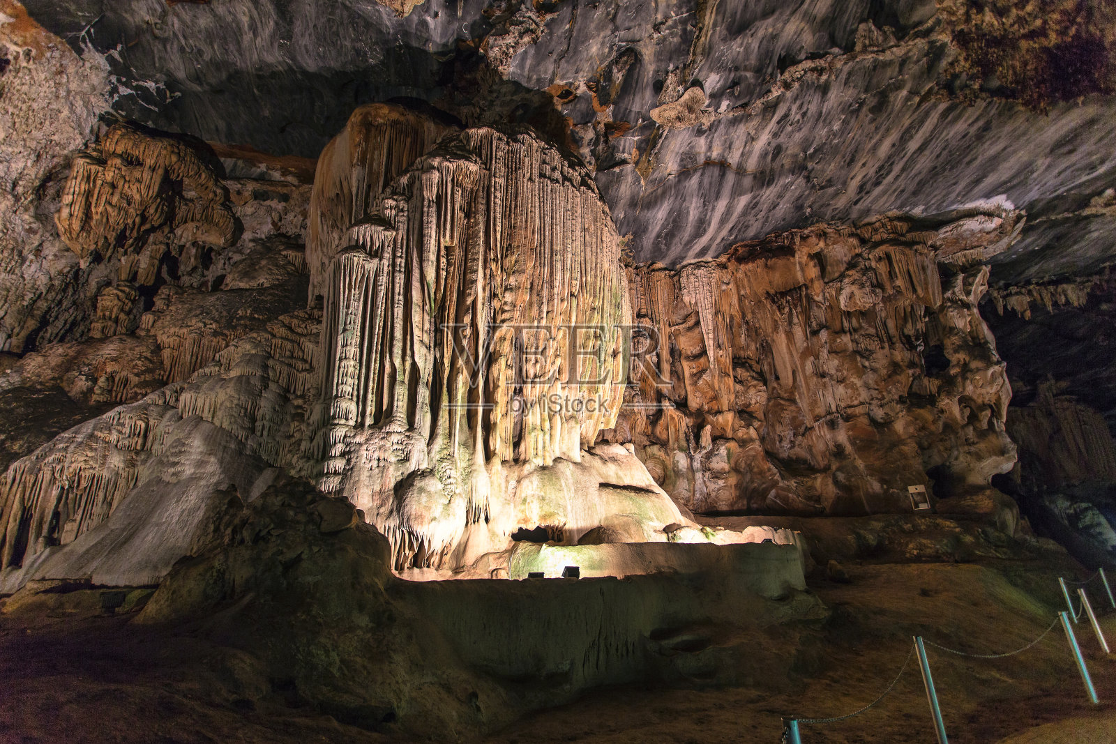 南非西开普省奥德肖恩镇附近的Cango洞穴内的广角视图照片摄影图片