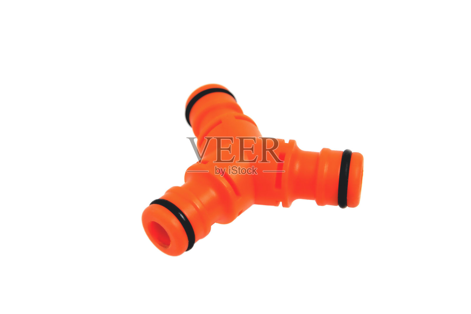 三适配器的喷水管，白色背景特写照片摄影图片