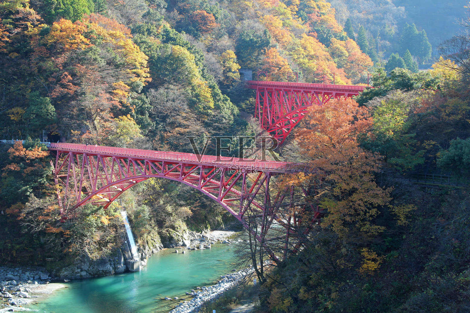 山彦红桥位于阔罗柏峡谷，富山著名景点。照片摄影图片