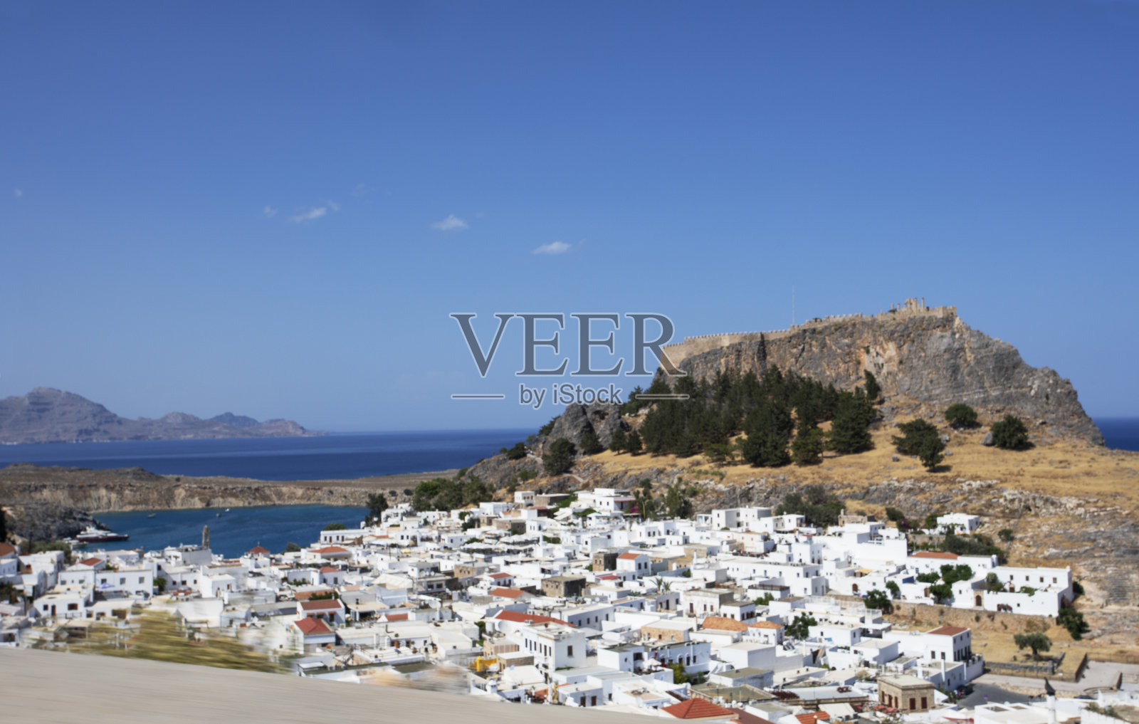 希腊靠近海边的罗德岛林多斯镇，照片摄影图片