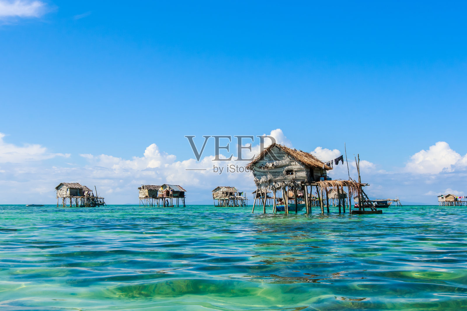 美丽的风景观赏婆罗洲海吉普赛水村照片摄影图片