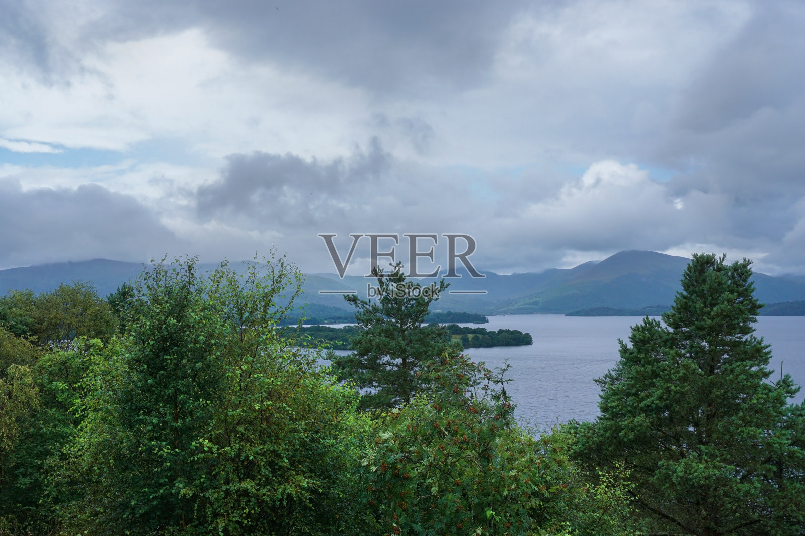 从巴尔马哈看西高地路附近的洛蒙德湖照片摄影图片