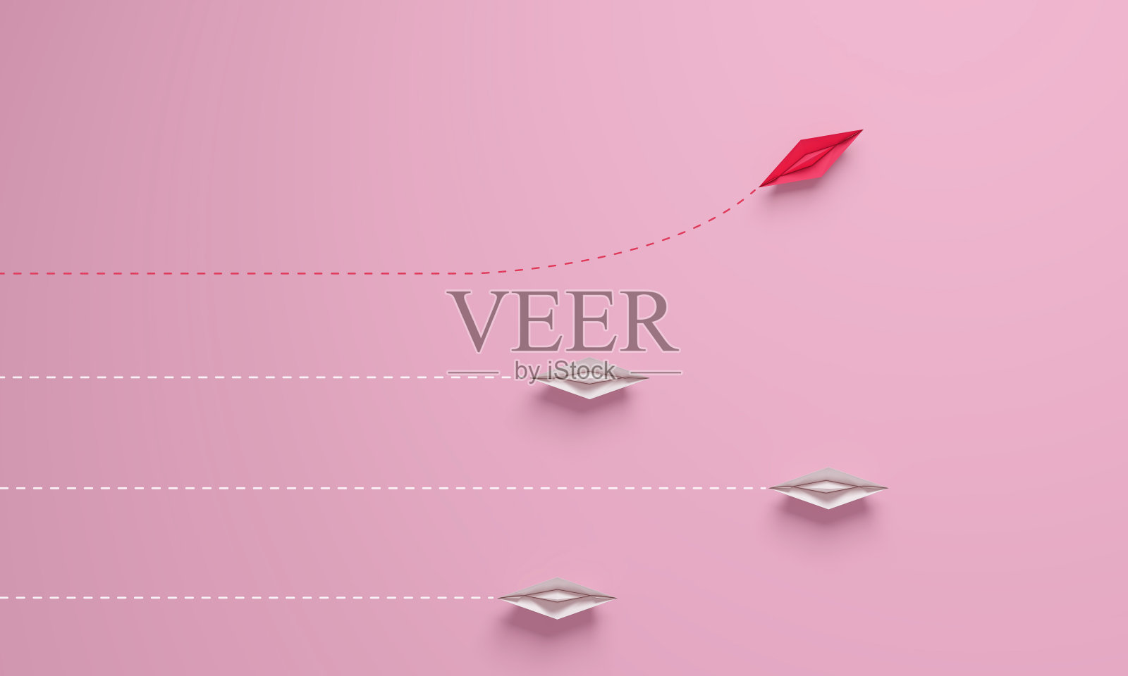 女性的中断的概念。个人独特的领导粉红纸船改变方向。照片摄影图片