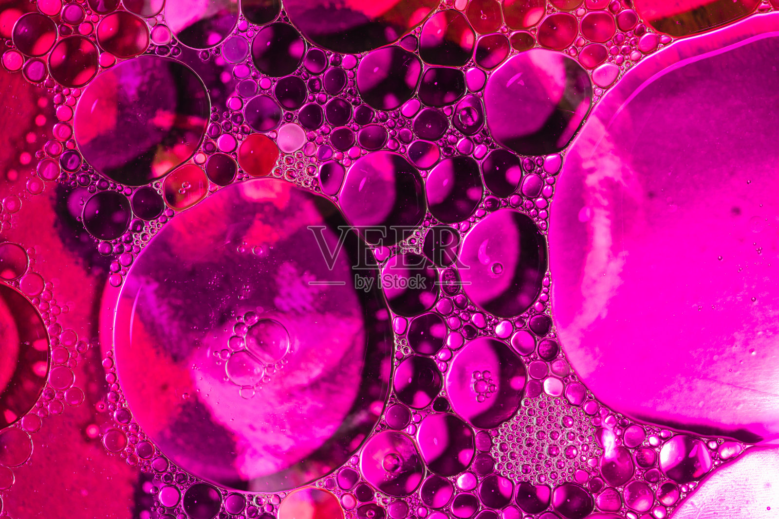 抽象彩色背景油滴水面。双重曝光和混合层。照片摄影图片