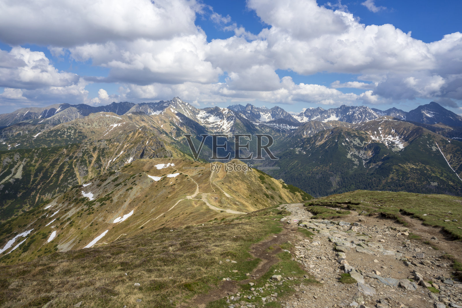 西塔特拉山脉的山脊小道。红色的峰面积。照片摄影图片