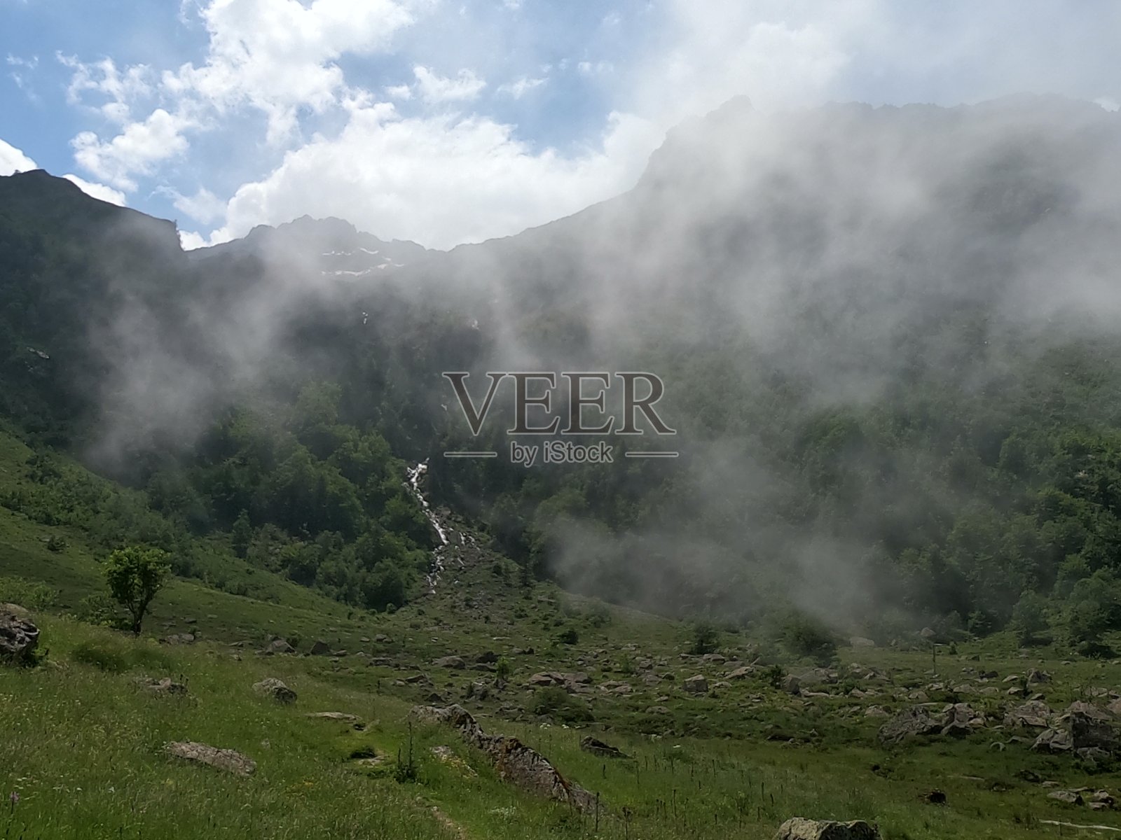 夜幕降临在群山中照片摄影图片