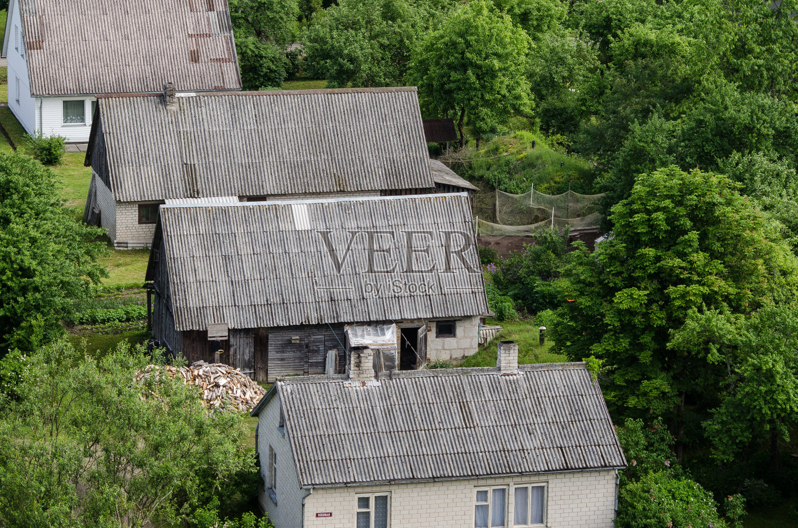 拉脱维亚Varme村房屋上方的景色照片摄影图片