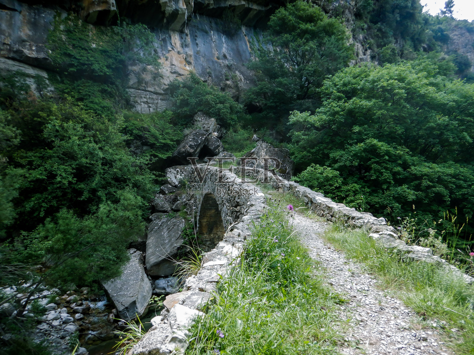 里约热内卢Barbaira的Ponte Pau，意大利利古利亚的Rocchetta Nervina照片摄影图片