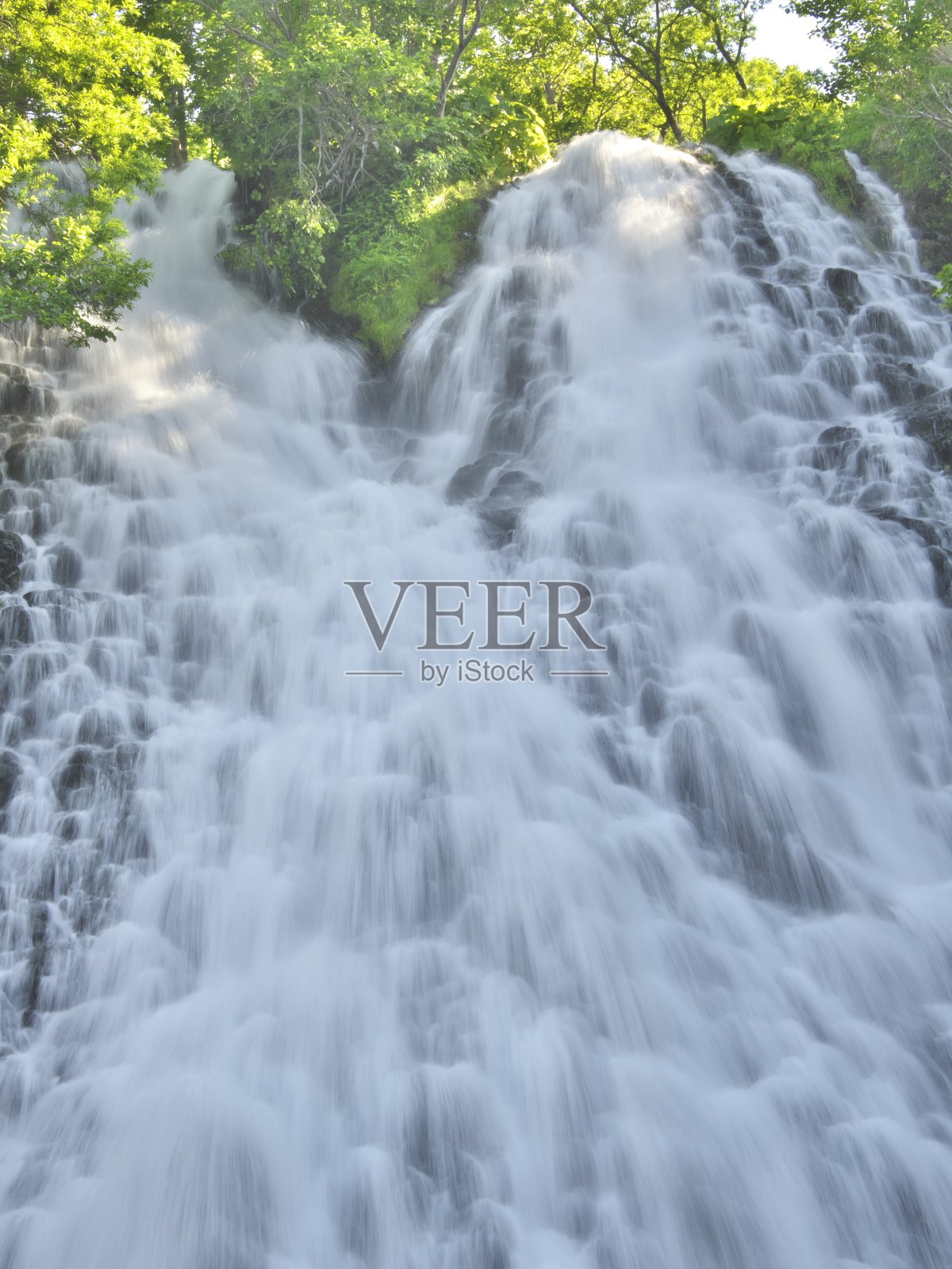 在知子国家公园的大新新瀑布在夏天照片摄影图片