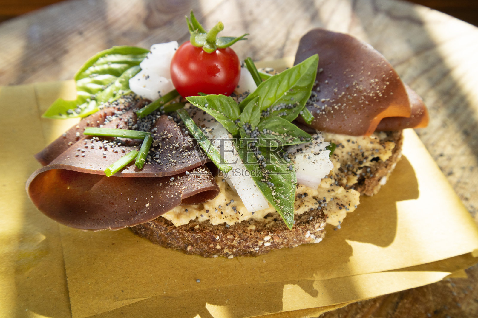 提供由素食成分制成的意式烤面包照片摄影图片