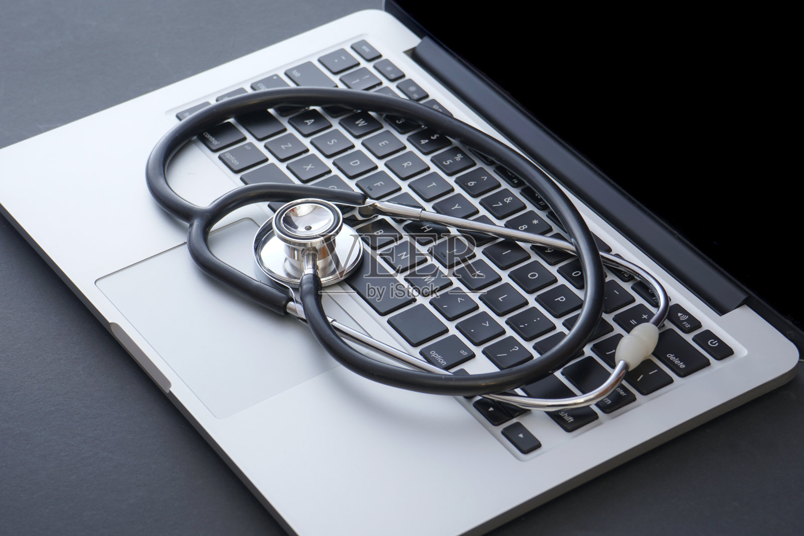 听诊器键盘笔记本电脑。医学信息和技术概念照片摄影图片