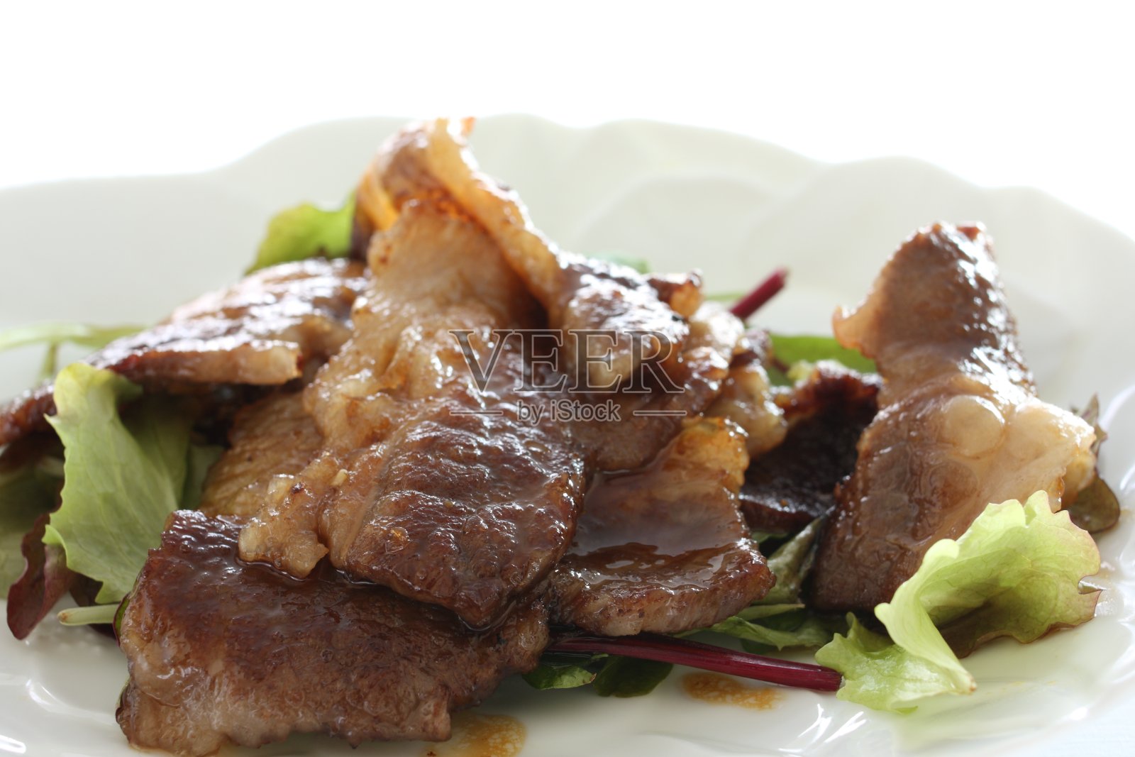 韩国菜，大理石牛肉烧烤照片摄影图片