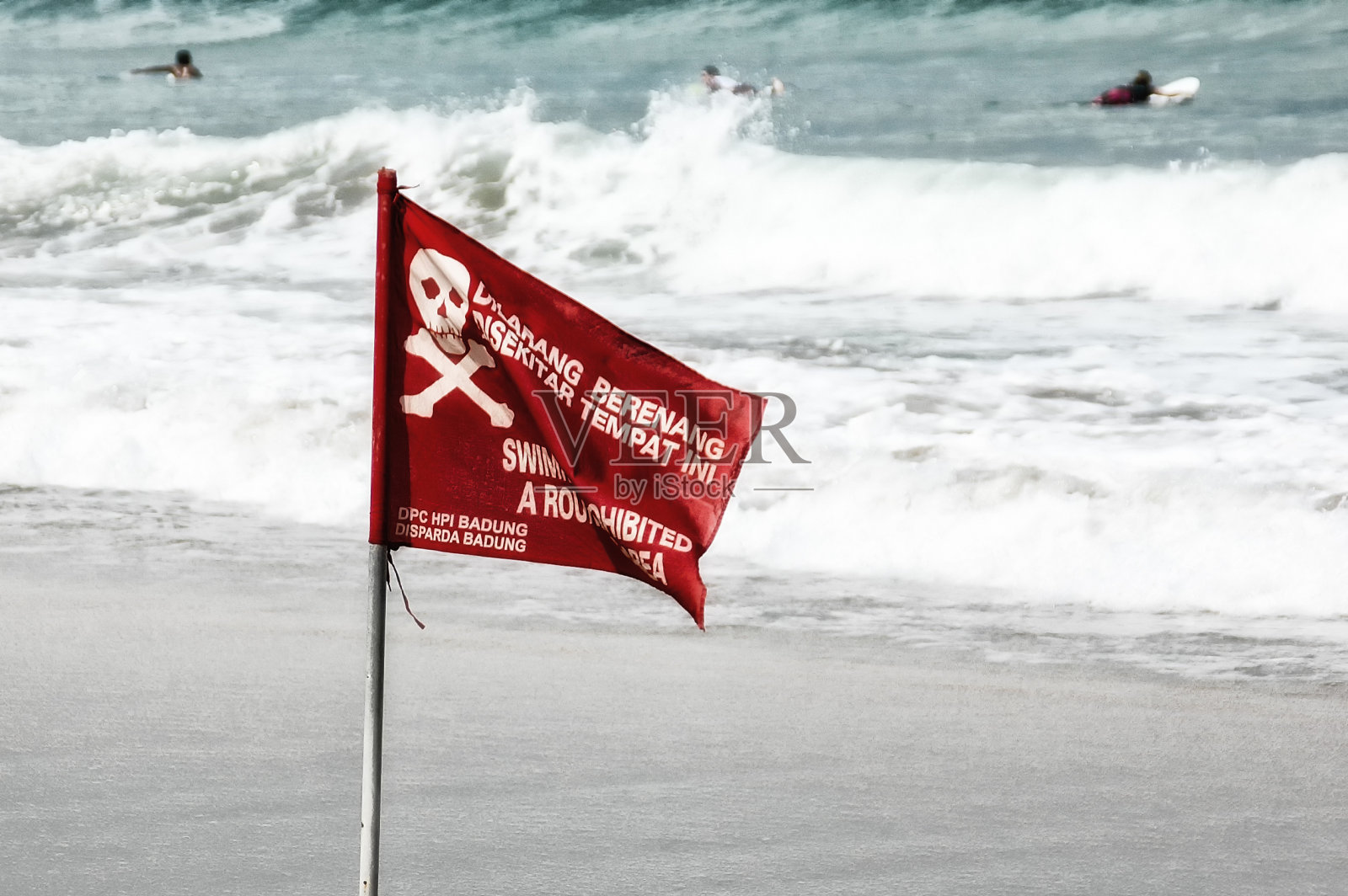 印尼巴厘岛库塔海滩上的旗照片摄影图片