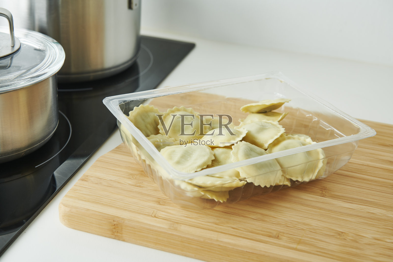 为快餐准备的意大利面照片摄影图片