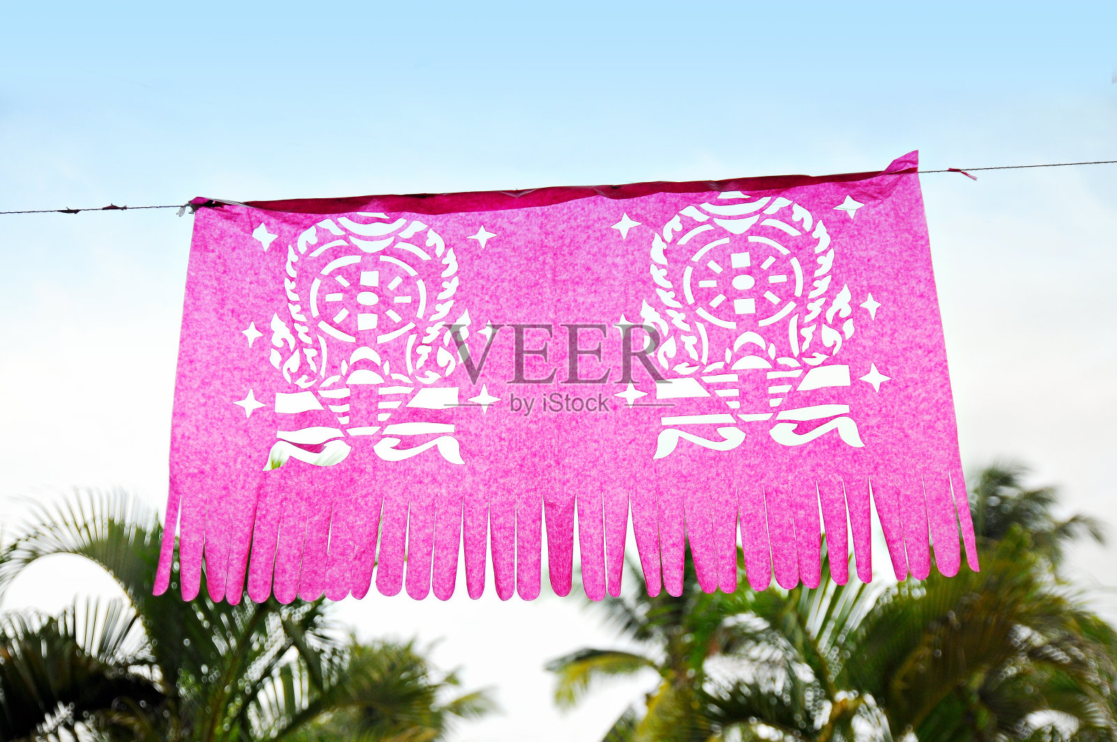 手工剪纸是泰国乡村的民间艺术，用于传统装饰。照片摄影图片