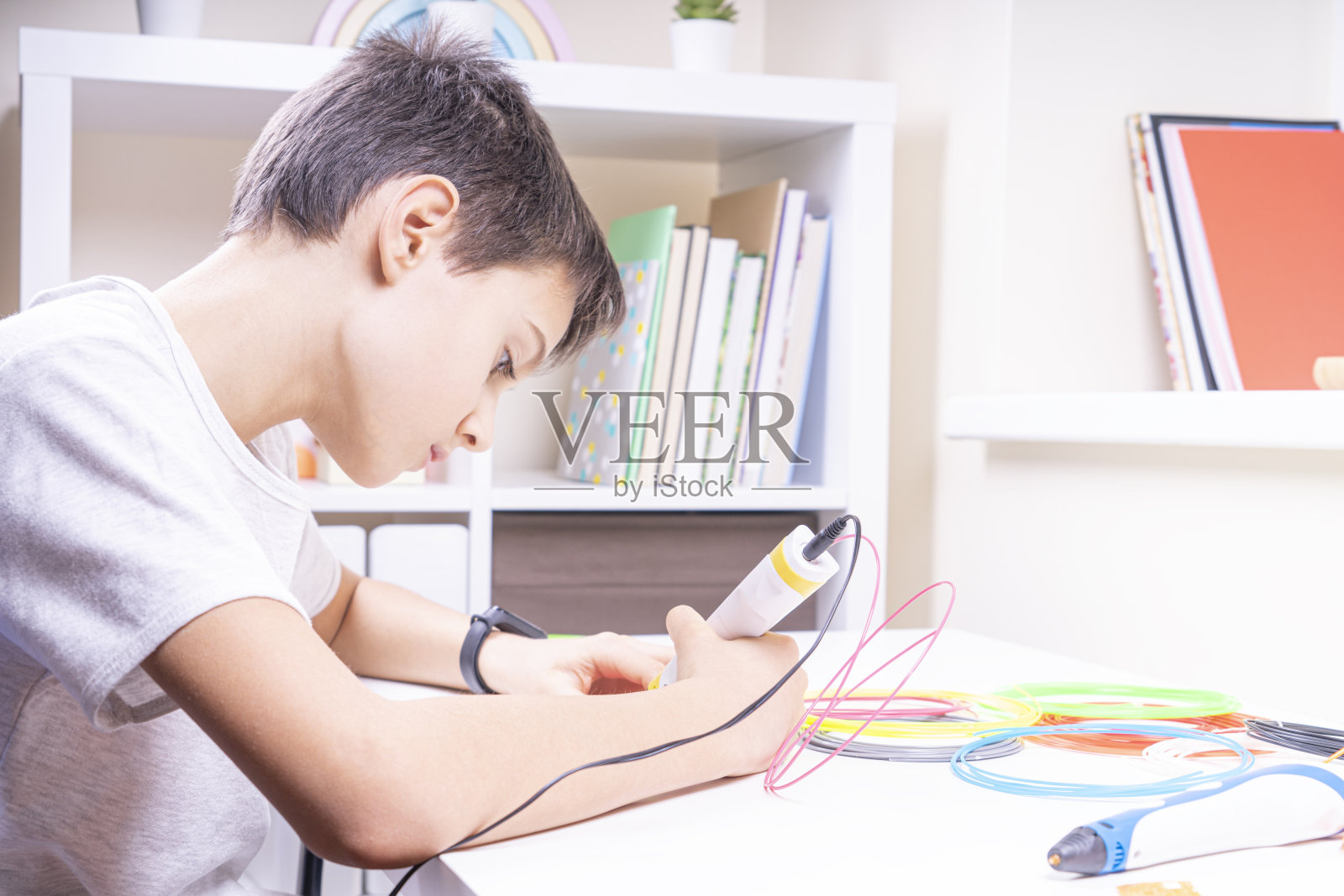 用3d笔创建新的3d对象。学习、技术、stem教育、休闲、创意娱乐照片摄影图片