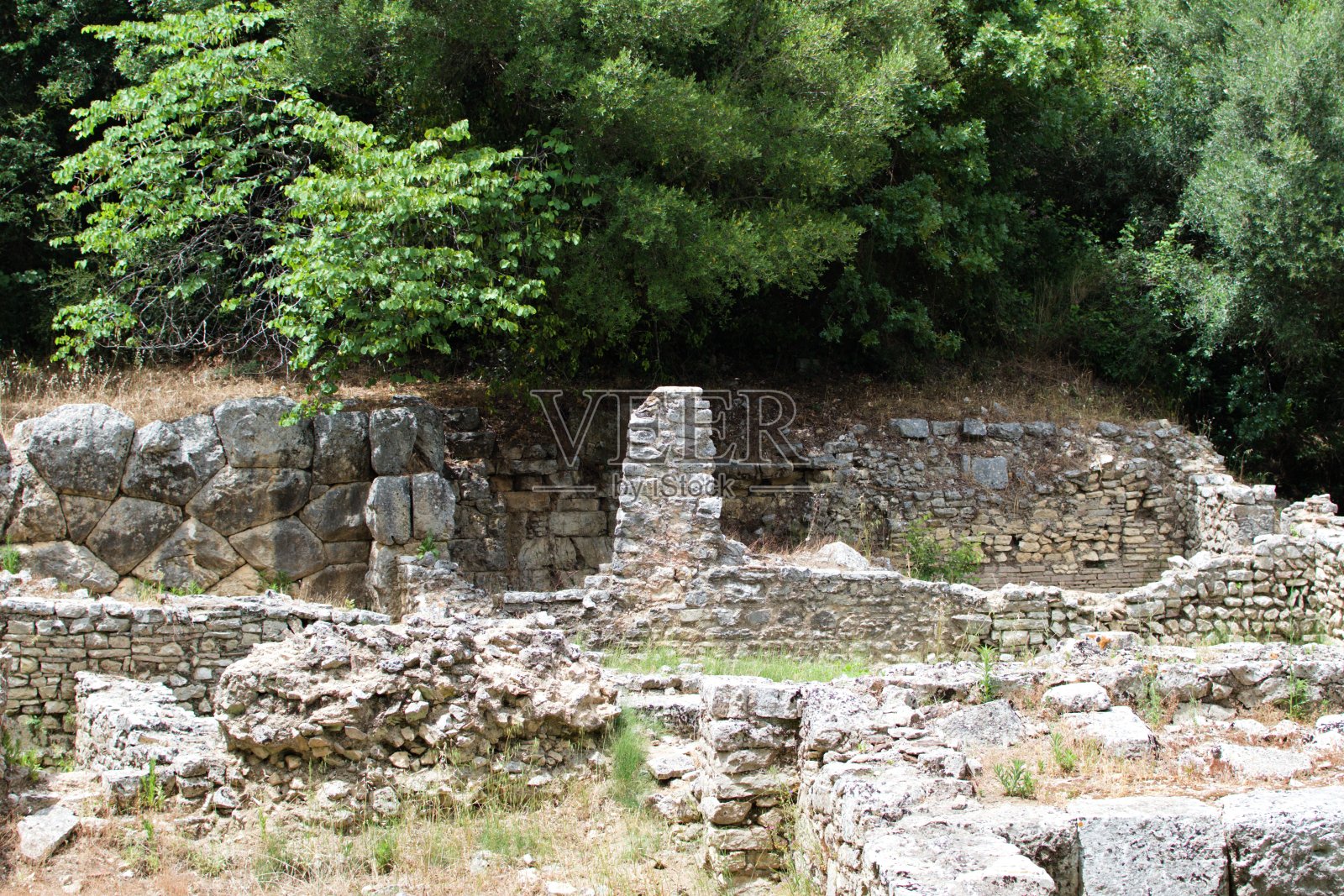 古老堡垒的废墟。阿尔巴尼亚的布特林特古城照片摄影图片