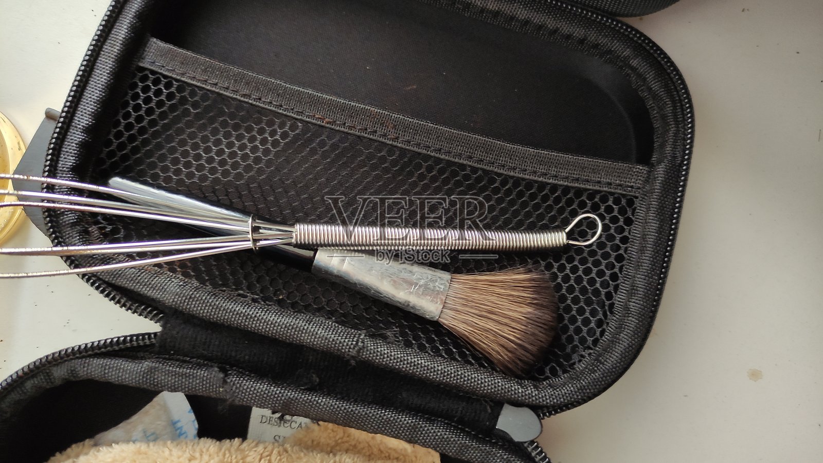 咖啡刷设备的裁剪镜头。照片摄影图片