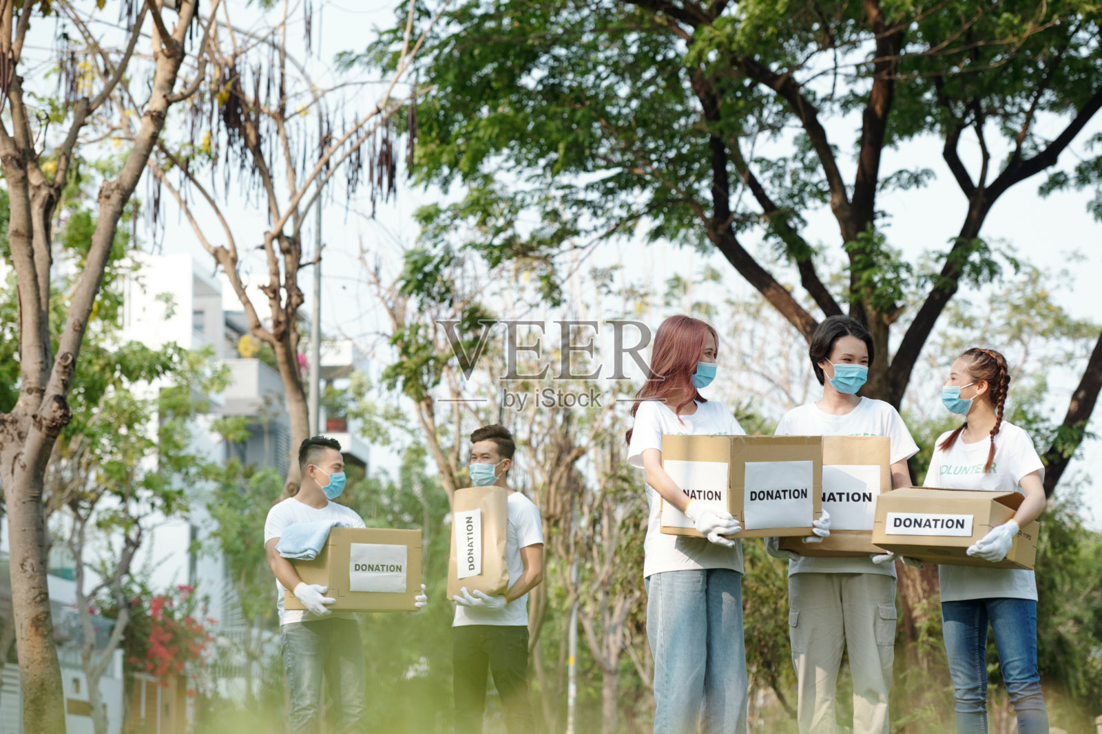 志愿者收集捐款照片摄影图片