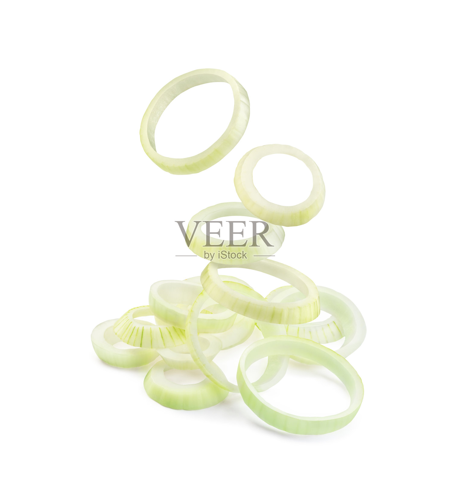 洋葱圈落在一堆洋葱上照片摄影图片