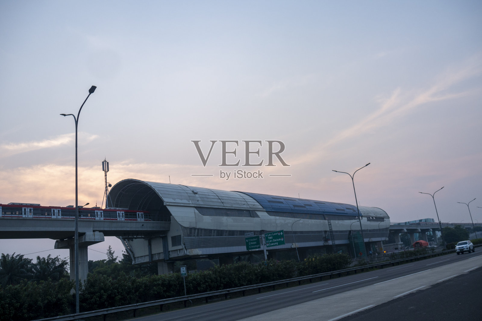 印尼的轻轨站照片摄影图片