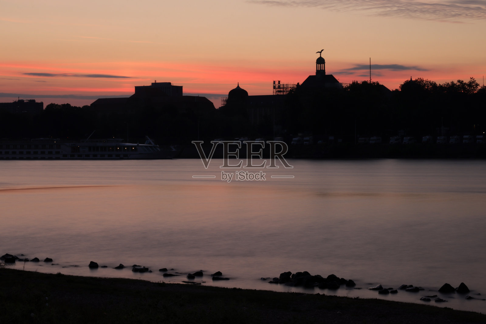 杜塞尔多夫城市天际线的日出景象照片摄影图片