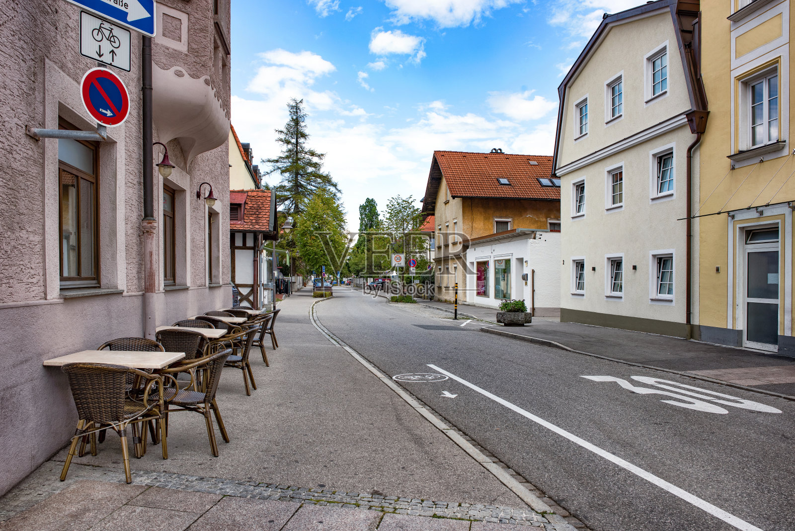 阿尔卑斯山古老的德国城市的美丽景色。照片摄影图片