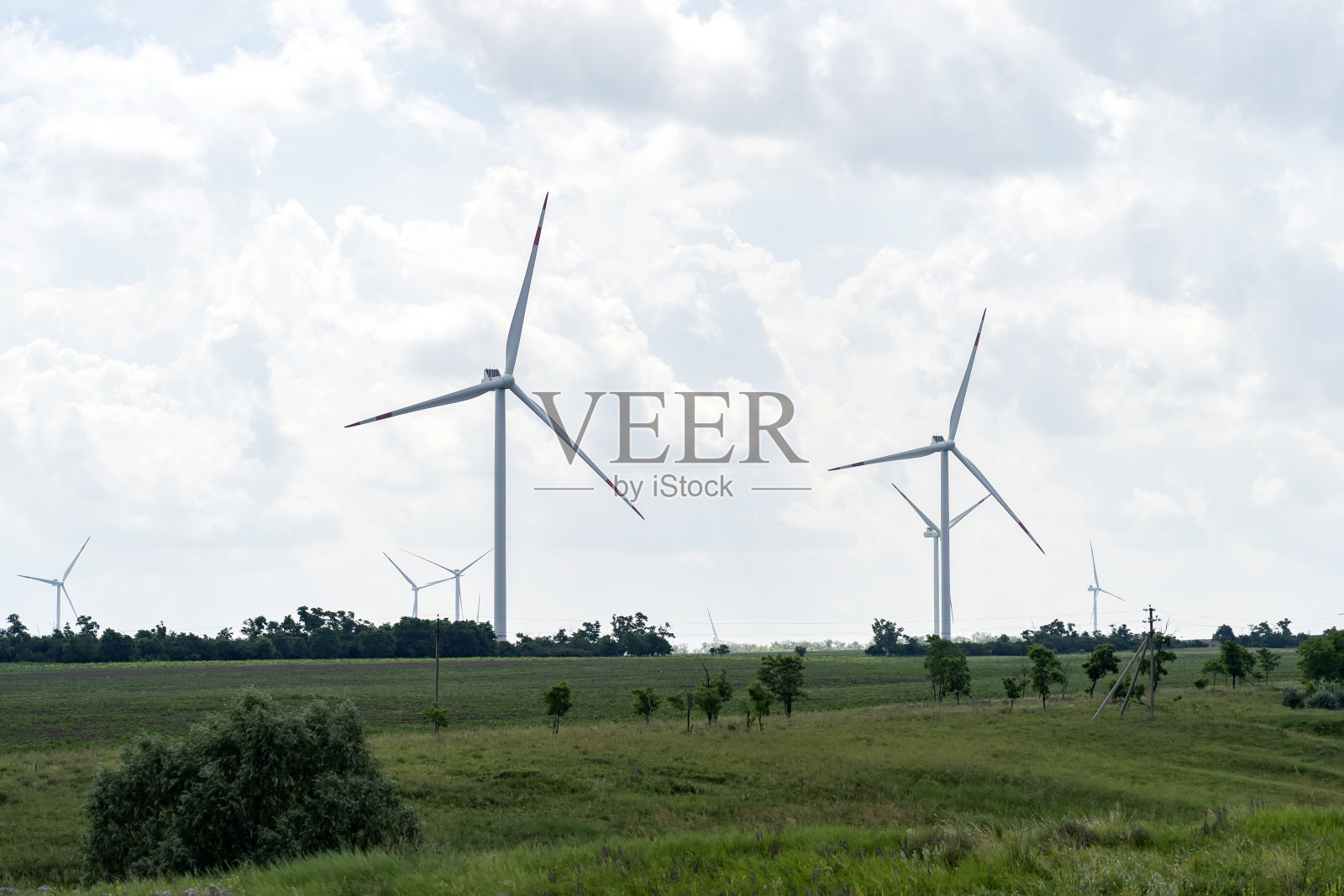 用于发电的风力涡轮机。利用可再生能源保护气候。生态能源构成照片摄影图片