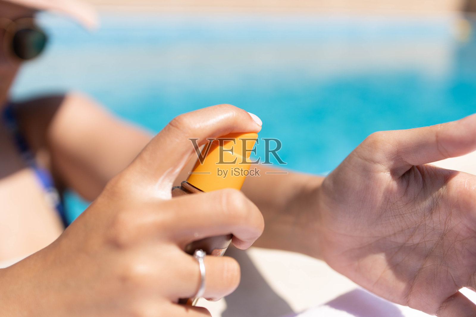 保护你的皮肤不被晒伤照片摄影图片