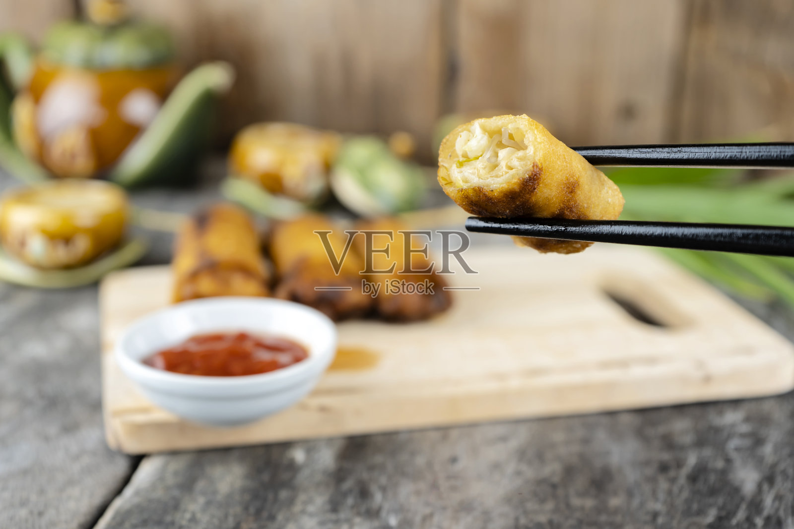 中式点心：美味的春卷照片摄影图片
