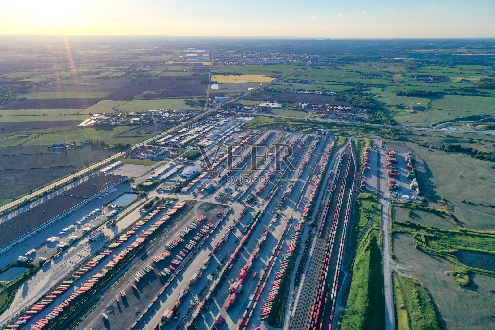 加拿大太平洋铁路沃恩多式联运终端在克莱因堡，安大略省，加拿大照片摄影图片