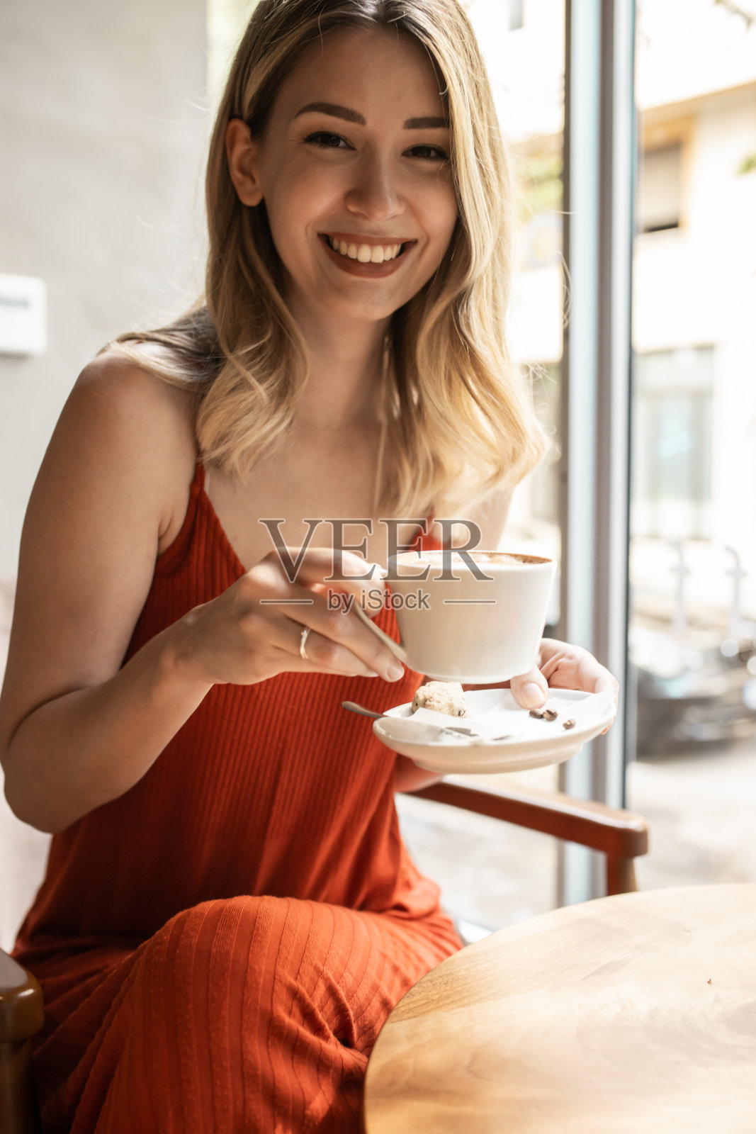女人喝咖啡照片摄影图片