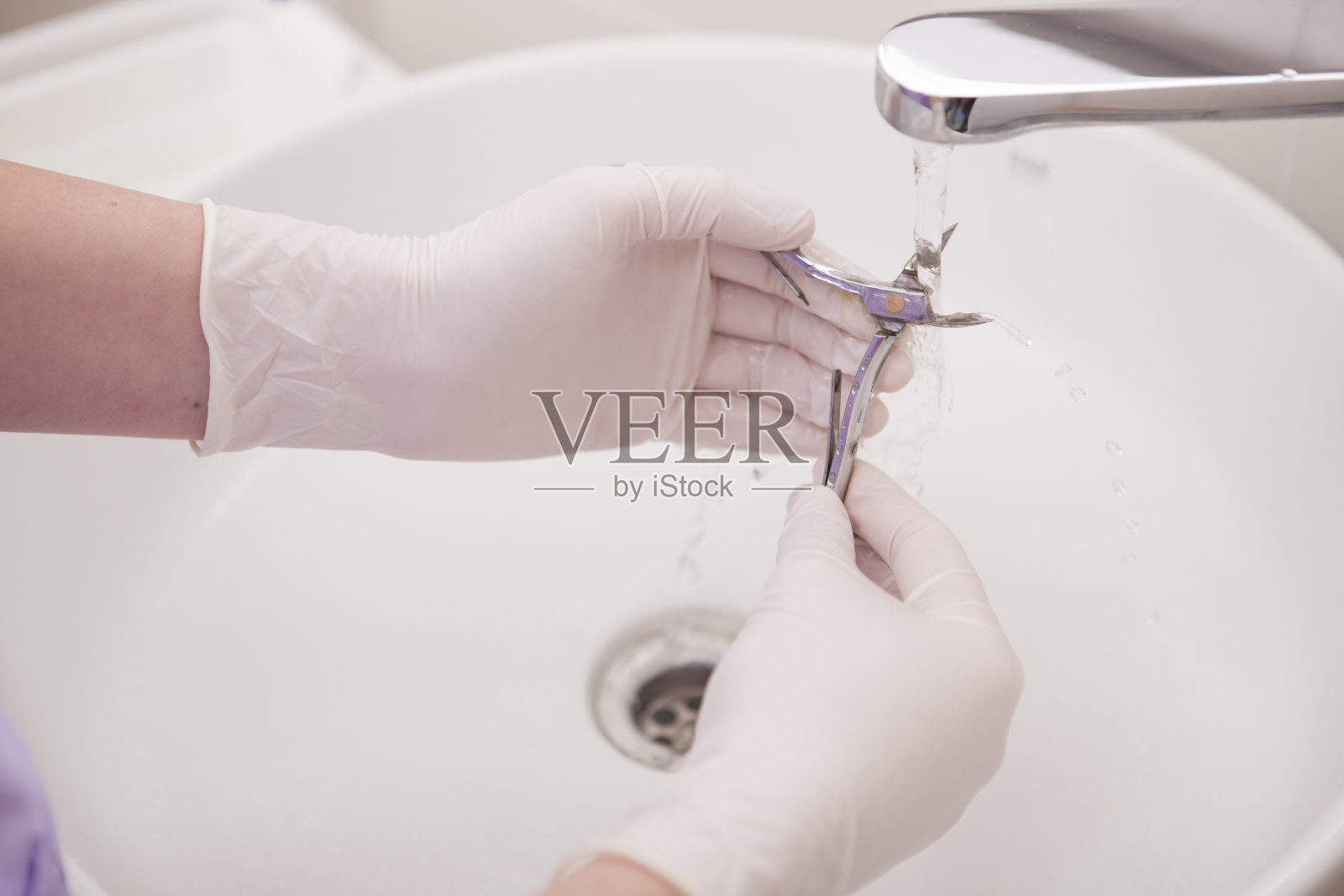 美甲器具的消毒照片摄影图片