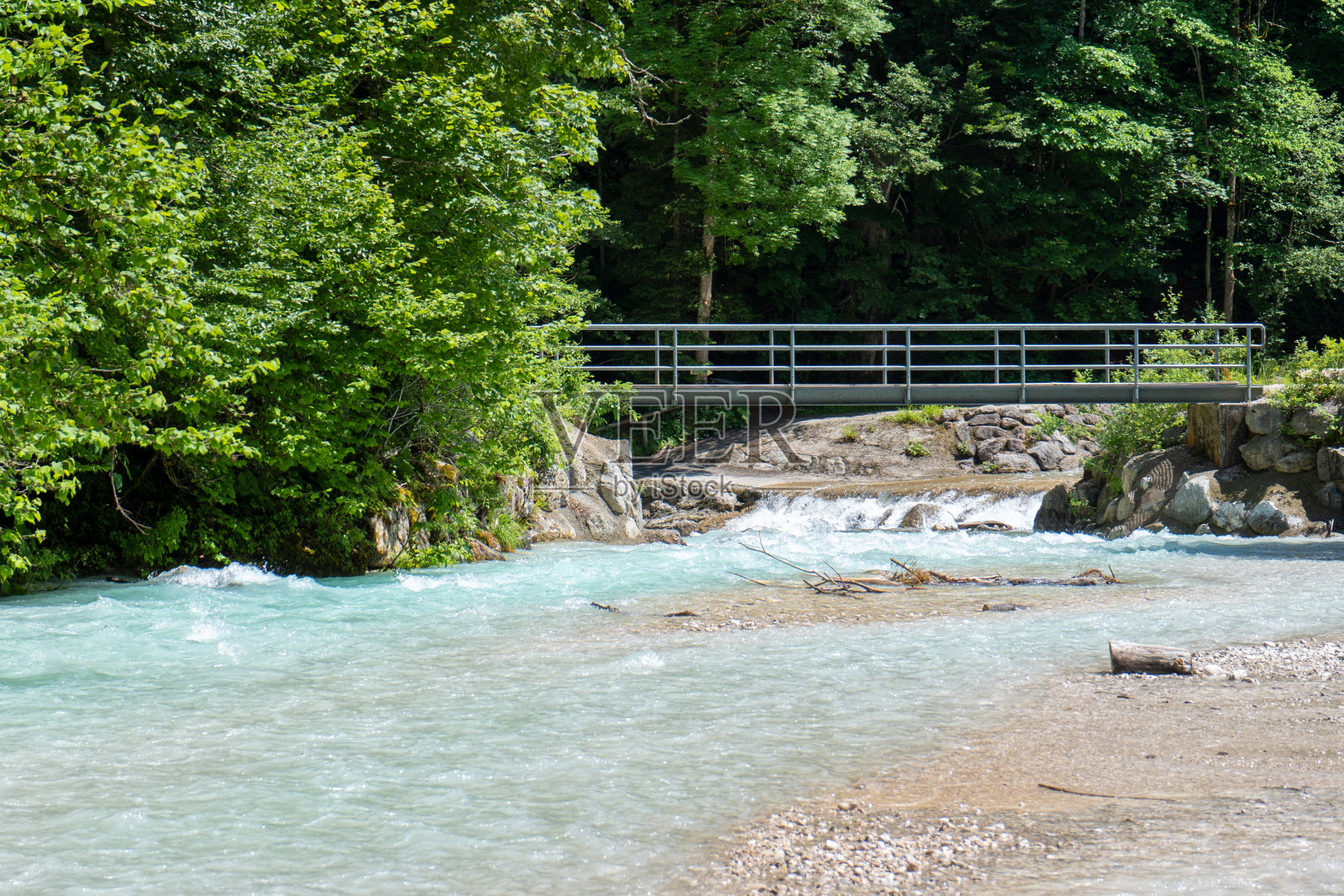 巴伐利亚州Garmisch-Partenkirchen附近的帕特纳赫河照片摄影图片