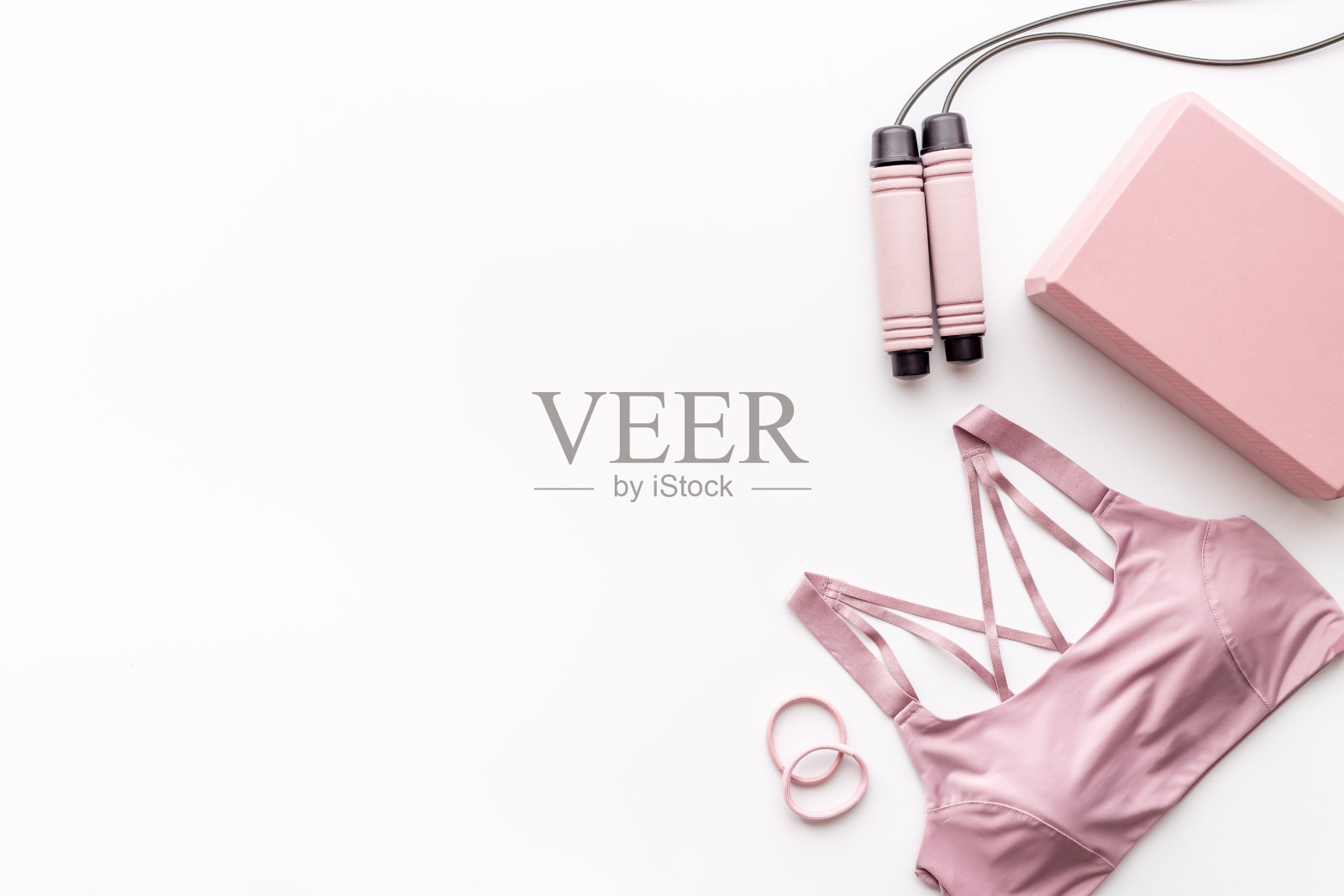 健身房运动服装与健身女性配件照片摄影图片