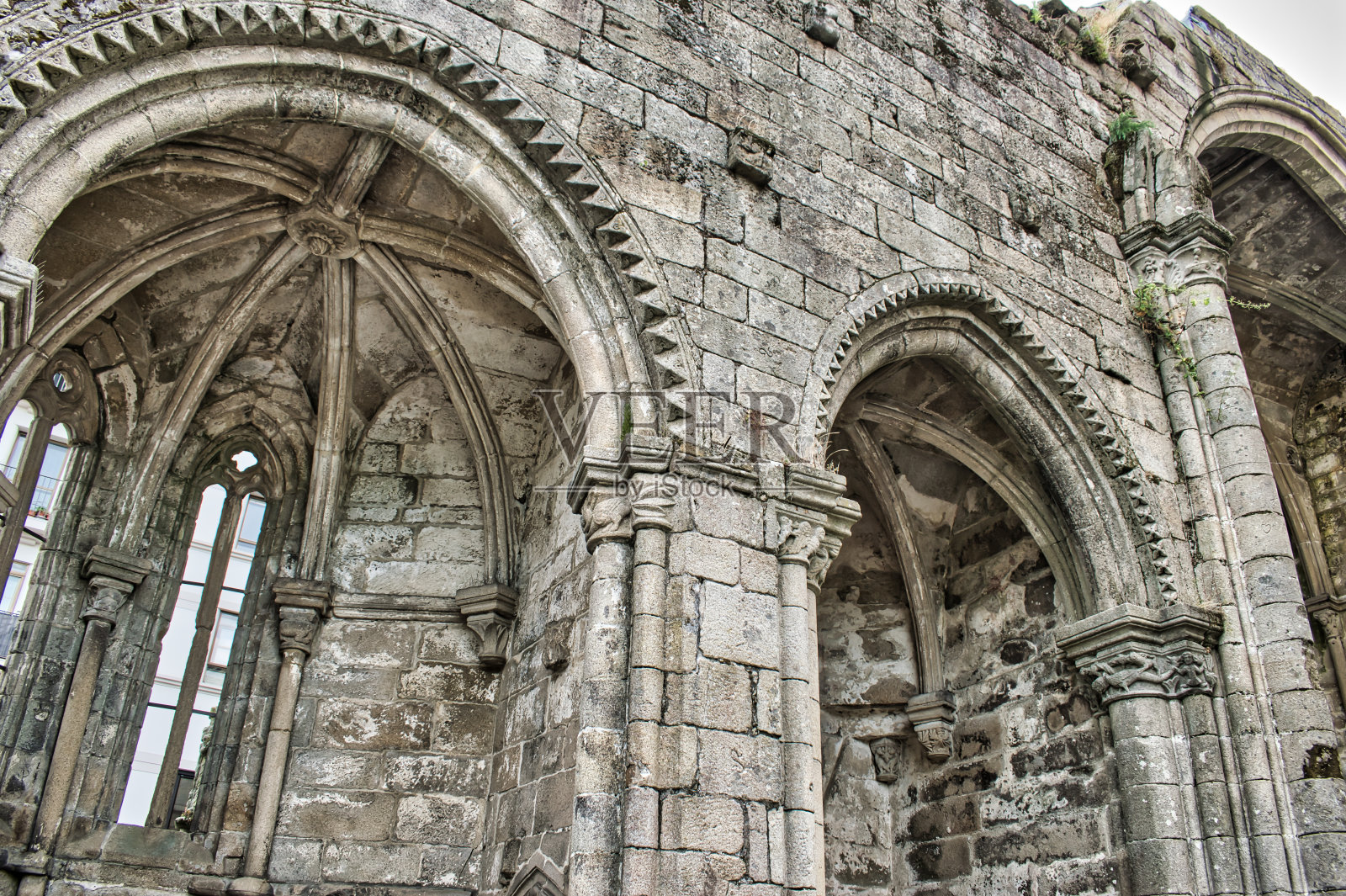 西班牙蓬特韦德拉老城区圣多明哥罗马修道院的古老废墟照片摄影图片