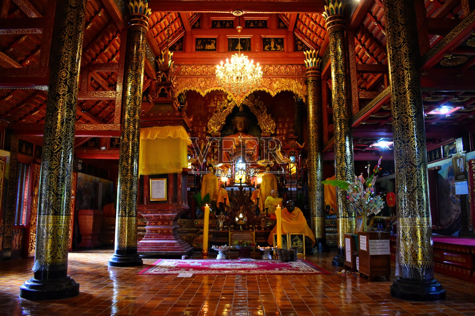 这是泰国湄洪松省的栋猜寺礼拜堂。照片摄影图片