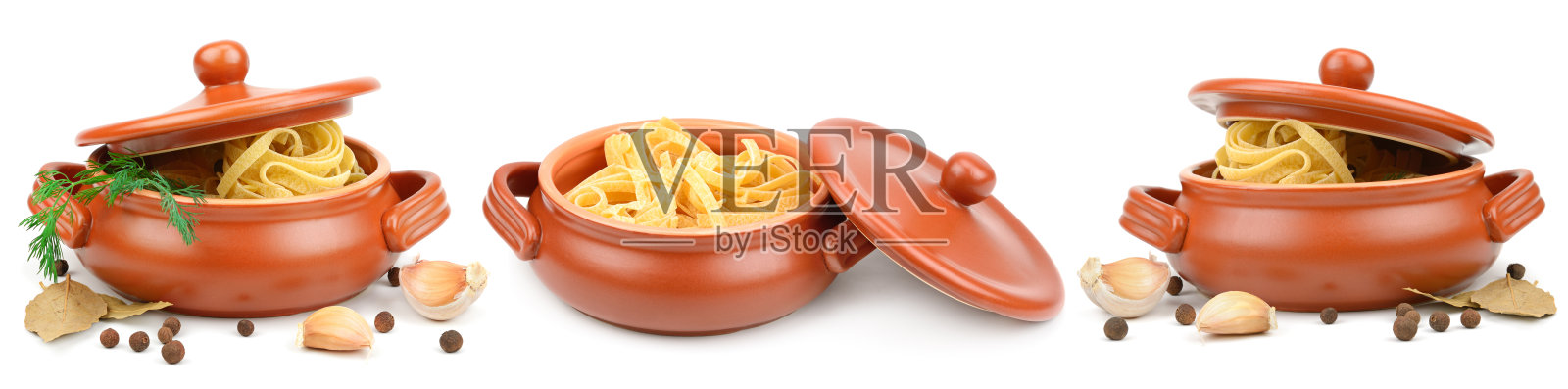 在陶瓷炖锅里放意大利面和香料照片摄影图片