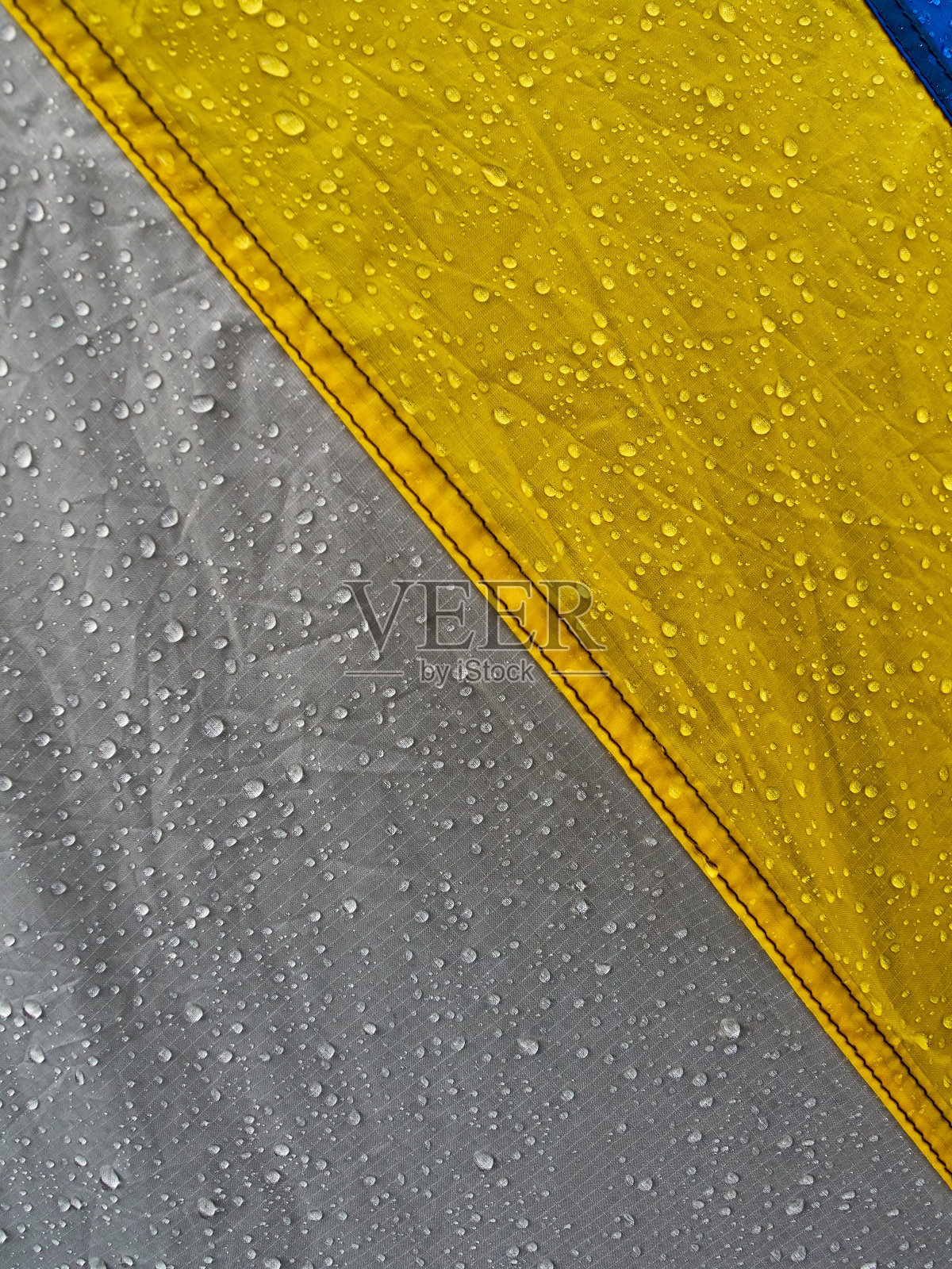 水滴在防水的纺织材料上照片摄影图片