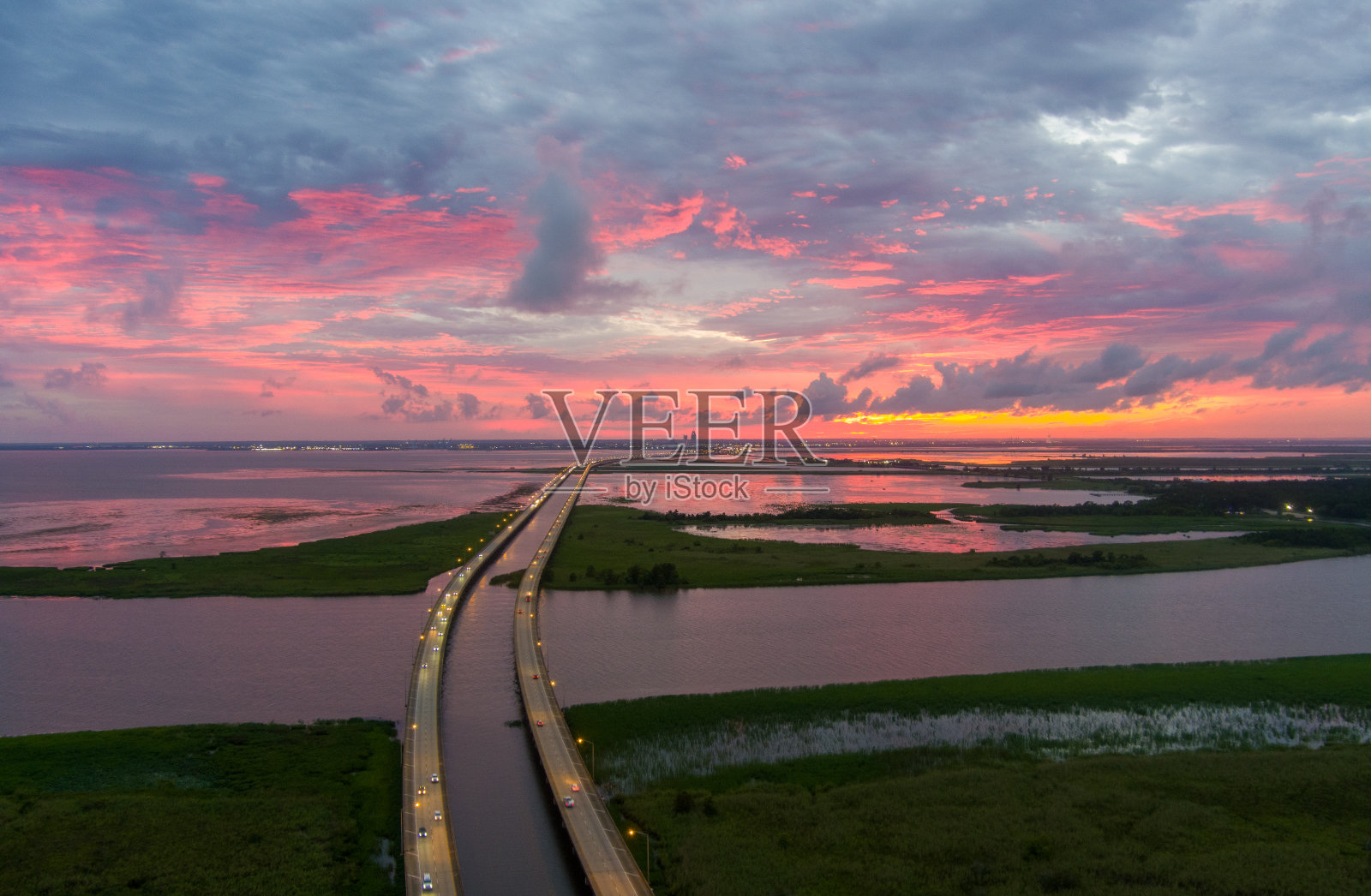 日落时分的莫比尔湾照片摄影图片