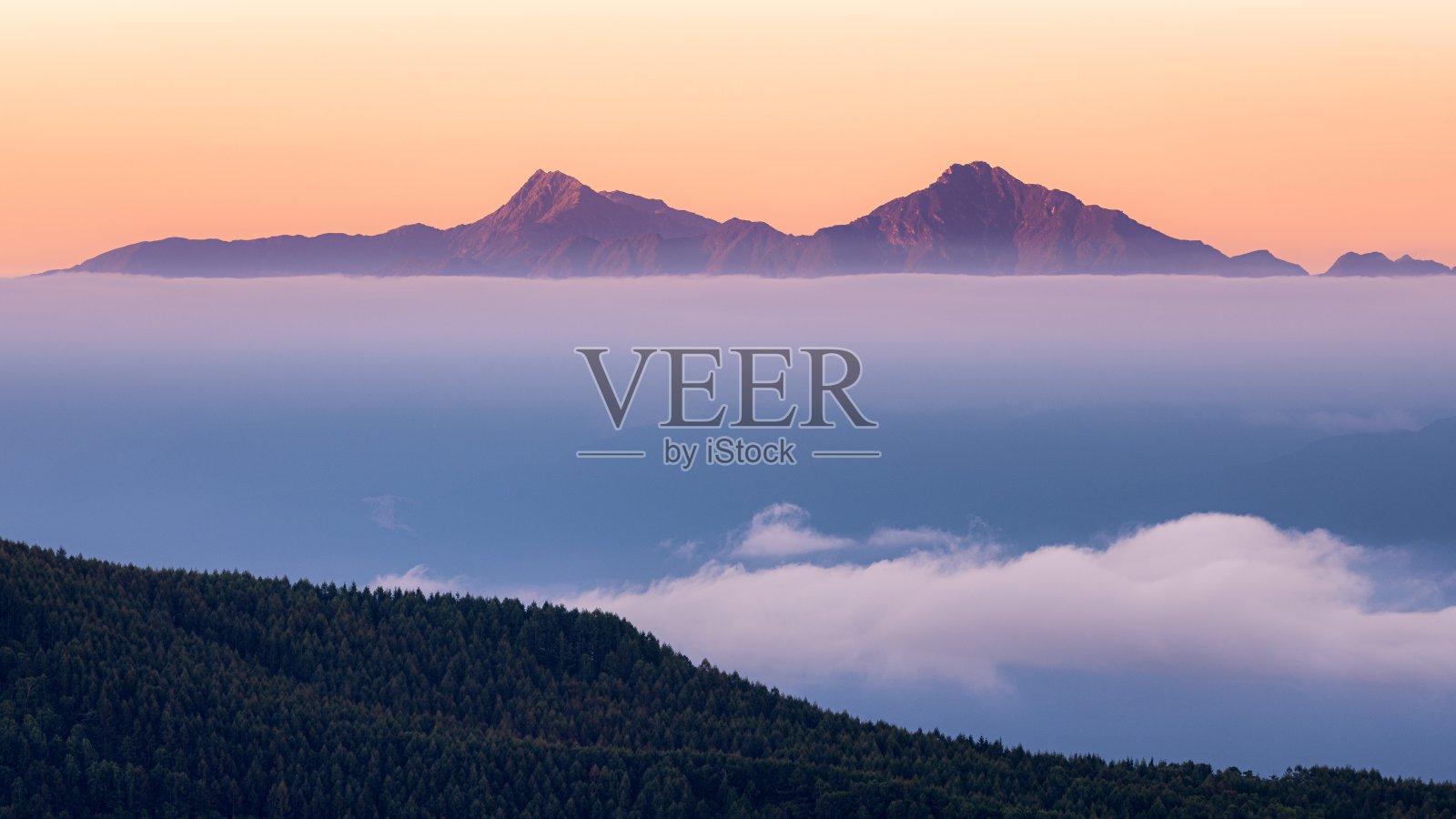 日本长野县的云海和秋初的景色照片摄影图片