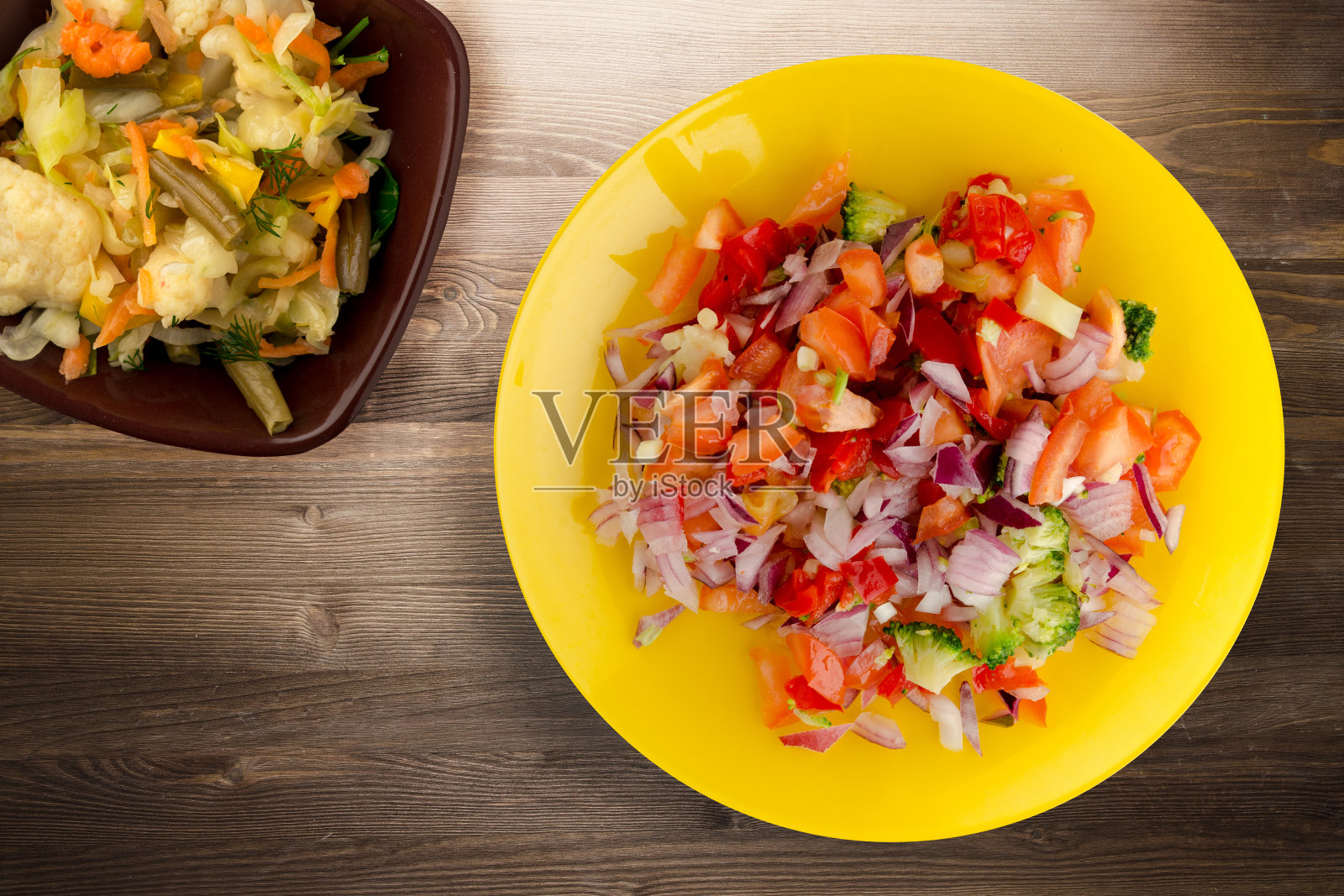 素食食物。从蔬菜沙拉照片摄影图片